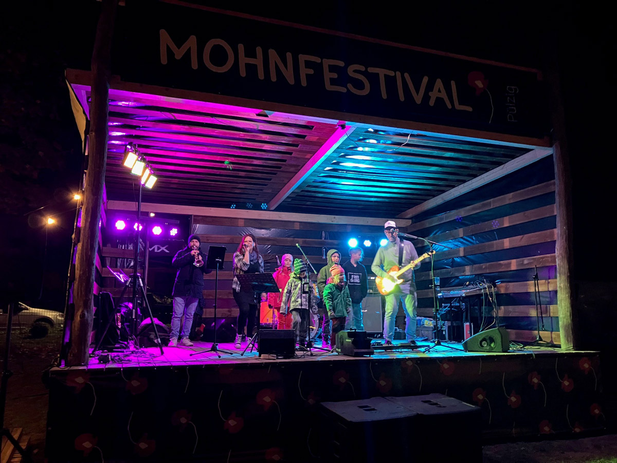 Mohnfestival Pülzig - Band spielt Musik