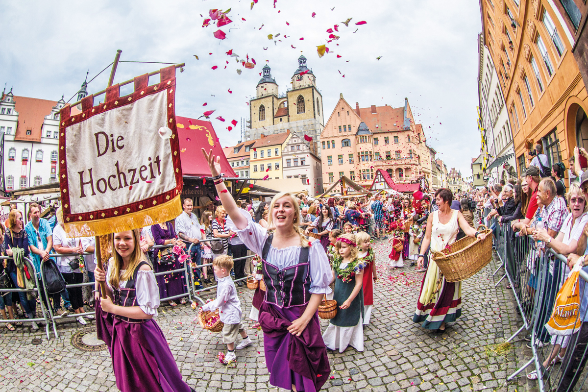 Umzug zu Luthers Hochzeit in der Lutherstadt Wittenberg